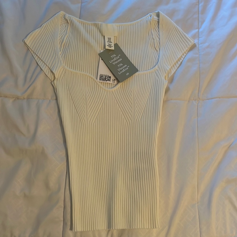 H&M FITTED KNIT WHITE TOP